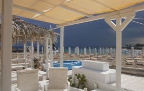 T BEACH Mezzaluna