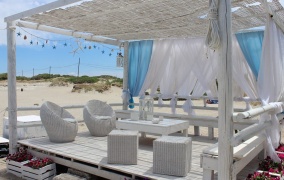 T BEACH Mezzaluna