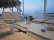 T BEACH Mezzaluna